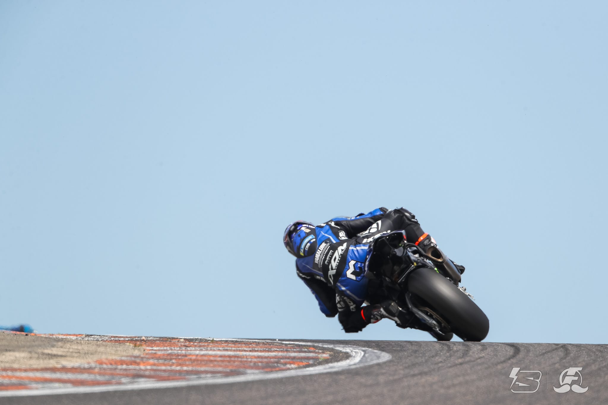 PHOTO-2022-11-28-15-10-25 paddock yamaha h2s